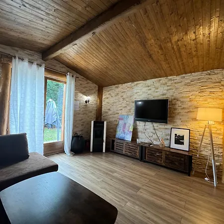 Chalet- Le Samoyede בקתה